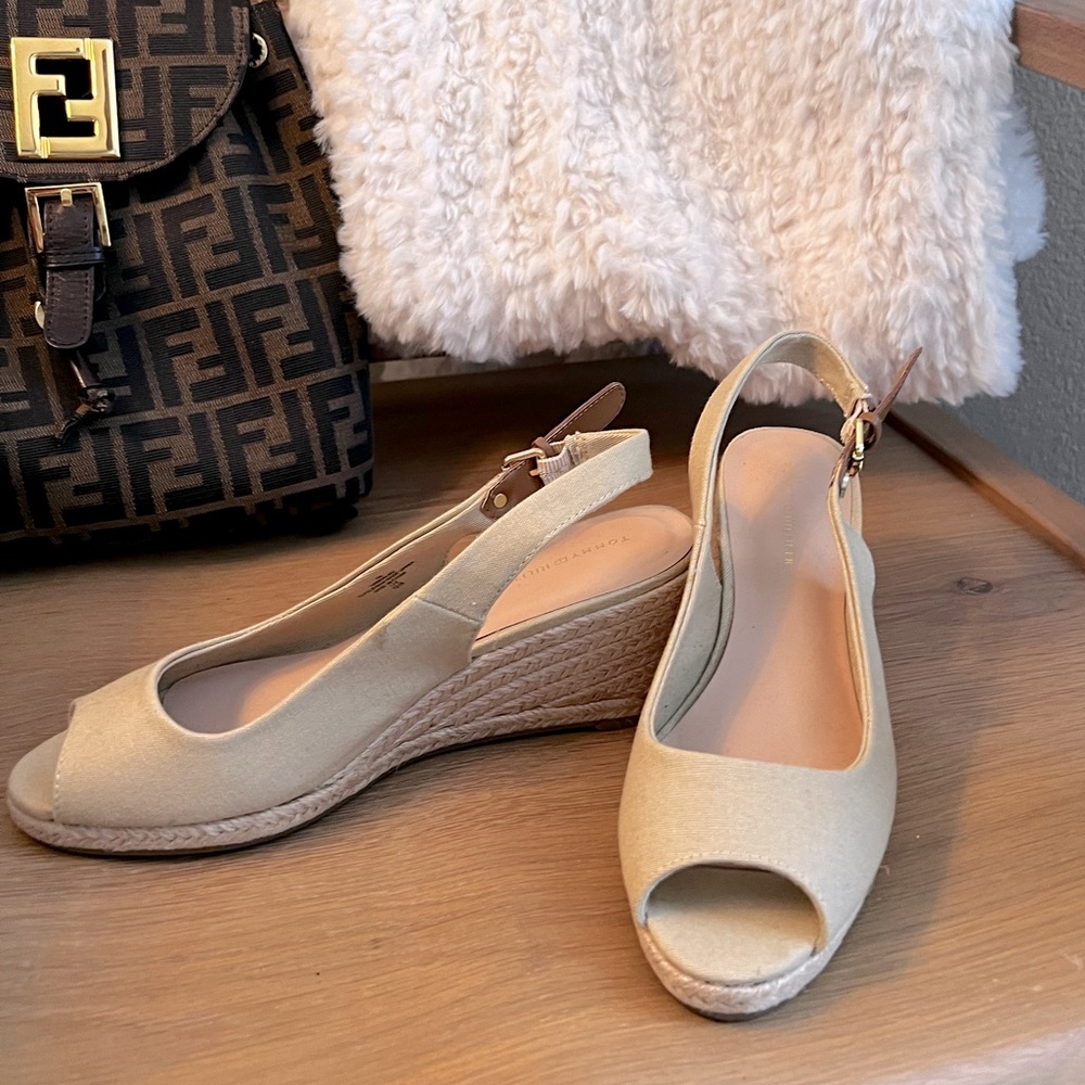 Tommy Hilfiger Wedge sz 7